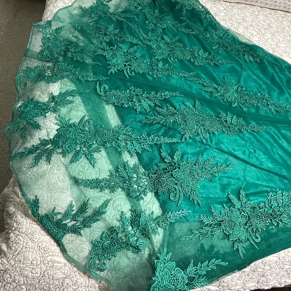 Long Green Color Gown Size 6-8 - Picture 2 of 16